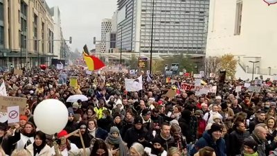 У Брюсселі поліція застосувала газ і водомети на акції проти COVID-обмежень
