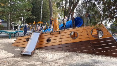 У третю чергу будівництва встановили атракціони "Риба-кит" та "Підводний човен".