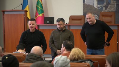 Зустріч міськради з мешканцями зруйнованої п'ятиповерхівки Зустріч міськради з мешканцями зруйнованої п'ятиповерхівки