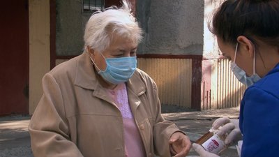 Черкаські волонтери влаштували "День варення" для самотніх пенсіонерів Черкаські волонтери влаштували "День варення" для самотніх пенсіонерів