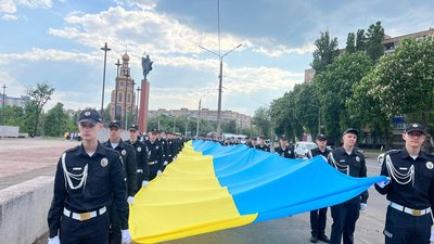 Парад і мапа України з орнаментами. Як у Дніпрі та Кривому Розі святкували День вишиванки Парад і мапа України з орнаментами. Як у Дніпрі та Кривому Розі святкували День вишиванки