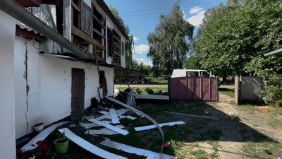Повертаються після евакуації: що побачили жителі Тихого після ракетного удару поблизу Прилук Повертаються після евакуації: що побачили жителі Тихого після ракетного удару поблизу Прилук