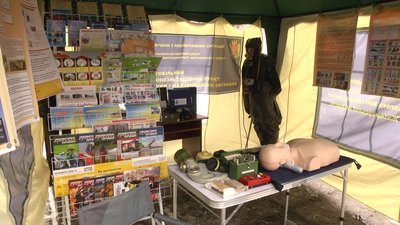 На Житомирщині запрацювали консультаційні центри, де навчають діям у надзвичайних ситуаціях На Житомирщині запрацювали консультаційні центри, де навчають діям у надзвичайних ситуаціях