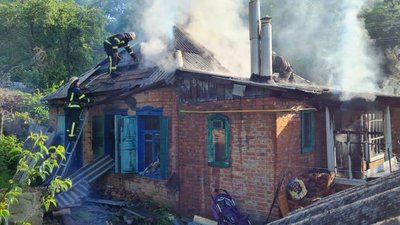 На Харківщині з вогню врятували подружжя з дитиною На Харківщині з вогню врятували подружжя з дитиною