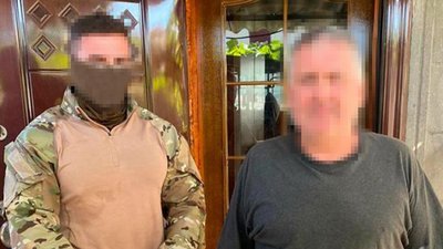 Збирали інформацію на оборонному підприємстві. На Миколаївщині групу місцевих жителів підозрюють в державній зраді Збирали інформацію на оборонному підприємстві. На Миколаївщині групу місцевих жителів підозрюють в державній зраді