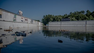 Підтопило сектор Калинівського ринку у Чернівцях, вода прибуває до наступних — фоторепортаж Підтопило сектор Калинівського ринку у Чернівцях, вода прибуває до наступних — фоторепортаж