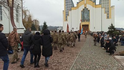"Його знає майже весь Чортків і пів Івано-Франківська": на Тернопільщині зустріли тіло бійця Андрія Павлюка "Його знає майже весь Чортків і пів Івано-Франківська": на Тернопільщині зустріли тіло бійця Андрія Павлюка