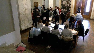 У Рівному – черги на вакцинацію. Чому так сталося У Рівному – черги на вакцинацію. Чому так сталося