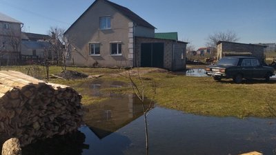 Вода біля хат тримається: як у громаді на Волині борються з паводками Вода біля хат тримається: як у громаді на Волині борються з паводками