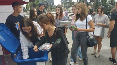 На Донеччині провели благодійну акцію "Канцелярія для навчання" На Донеччині провели благодійну акцію "Канцелярія для навчання"