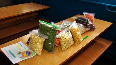 "Сухі" борщі для оборонців готують працівники ліцею на Вінниччині