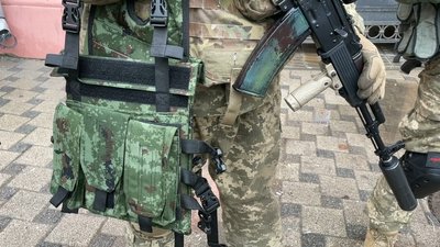 "Швацький батальйон". У Харкові волонтери виробляють бронежилети для передової "Швацький батальйон". У Харкові волонтери виробляють бронежилети для передової