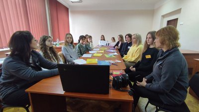 У Луцьку організували заняття зі стресостійкості для сімей військових У Луцьку організували заняття зі стресостійкості для сімей військових