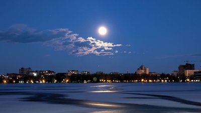 Жителі Тернопільщини діляться фотографіями супермісяця