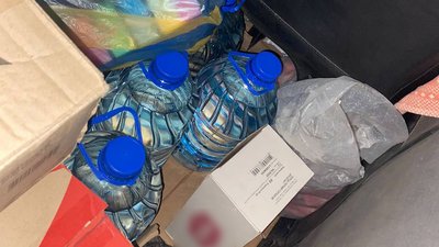 На Черкащині в машині чоловіка виявили понад сто літрів спирту На Черкащині в машині чоловіка виявили понад сто літрів спирту