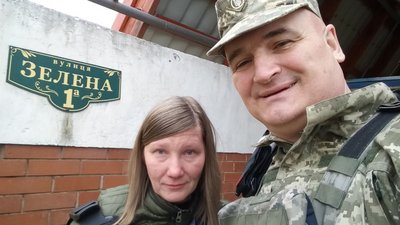 Андрій та Юлія Тимчак у Званівці у листопаді 2022 року