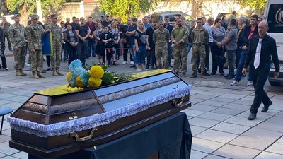 "Він боровся за справедливість": в Одесі простилися з морським піхотинцем, який загинув на Херсонщині "Він боровся за справедливість": в Одесі простилися з морським піхотинцем, який загинув на Херсонщині