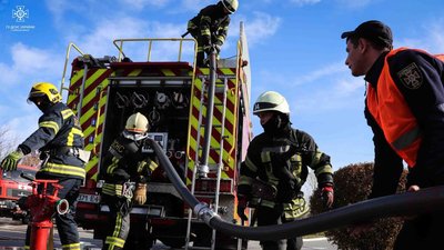 На Київщині провели спільні тренування рятувальників та оперативних служб На Київщині провели спільні тренування рятувальників та оперативних служб
