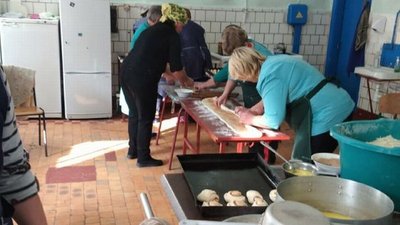 Понад дві з половиною тонни домашніх страв відправили до свят воїнам ЗСУ жителі Вільшанської громади на Житомирщині Понад дві з половиною тонни домашніх страв відправили до свят воїнам ЗСУ жителі Вільшанської громади на Житомирщині