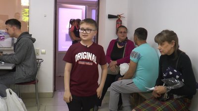 Піднімає настрій людям. Як 9-річний іванофранківець допомагає у волонтерському штабі Піднімає настрій людям. Як 9-річний іванофранківець допомагає у волонтерському штабі