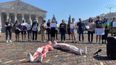 “Поверніть гарнізон Маріуполя живими!”: чернігівці вийшли на акцію протесту “Поверніть гарнізон Маріуполя живими!”: чернігівці вийшли на акцію протесту