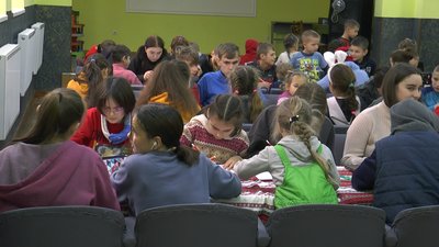 Діти-сироти зі Сходу та Півдня, які проживають на Франківщині, написали листи до Миколая Діти-сироти зі Сходу та Півдня, які проживають на Франківщині, написали листи до Миколая