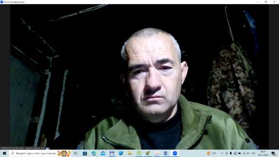 Доктор технічних наук під час онлайн-пари зі студентами у бліндажі Доктор технічних наук під час онлайн-пари зі студентами у бліндажі