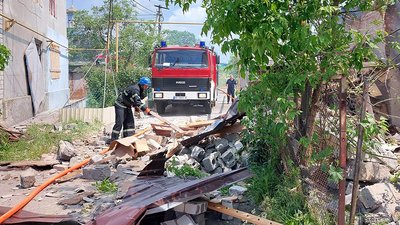 Виникли три пожежі. Російські війська завдали чергового удару по Очакову на Миколаївщині Виникли три пожежі. Російські війська завдали чергового удару по Очакову на Миколаївщині