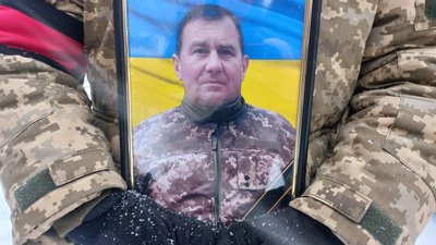 У Сумах провели в останню путь лейтенанта Сергія Левенка