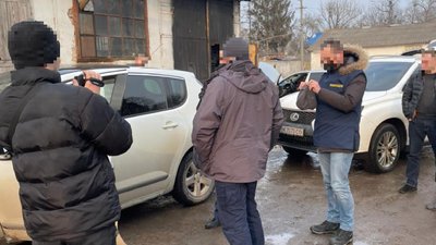 Мав список: у Рівному на хабарі викрили службовця ДСНС Мав список: у Рівному на хабарі викрили службовця ДСНС