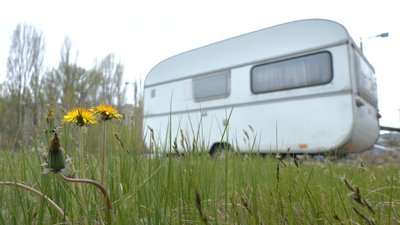 Місце перепочинку для військових: черкаські волонтери привезли будинки на колесах