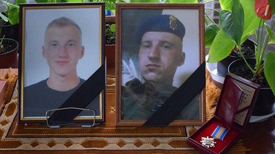 На Волині нацгвардійці вручили нагороду загиблого колеги його бабусі На Волині нацгвардійці вручили нагороду загиблого колеги його бабусі