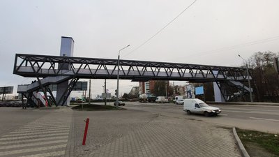 У Тернополі відкрили новий пішохідний міст із ліфтами У Тернополі відкрили новий пішохідний міст із ліфтами