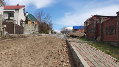 Вулиці Підгірна та Волошкова матимуть справжнє асфальтобетонне покриття. Фото: Хмельницька міська рада. Вулиці Підгірна та Волошкова матимуть справжнє асфальтобетонне покриття. Фото: Хмельницька міська рада.