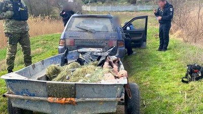 На Херсонщині браконьєри наловили риби на мільйон гривень На Херсонщині браконьєри наловили риби на мільйон гривень