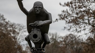 У Празі продадуть скульптуру гобліна з обличчям Путіна, щоб зібрати кошти для України У Празі продадуть скульптуру гобліна з обличчям Путіна, щоб зібрати кошти для України