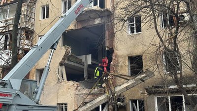Наслідки атаки РФ по п'ятиповерхівці у Вінниці 25 жовтня 2026