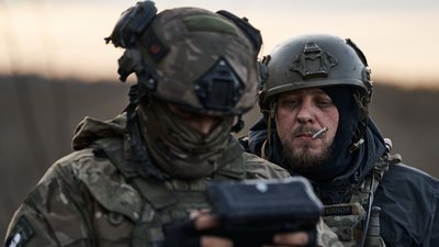 "Підскакуємо на багі і закидуємо вогнем" — репортаж з "Куртом" біля Бахмута. СУСПІЛЬНЕ | ЛЮДИ