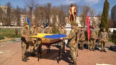 У Житомирі попрощалися з військовослужбовцем-спецпризначенцем Олександром Коблюком У Житомирі попрощалися з військовослужбовцем-спецпризначенцем Олександром Коблюком