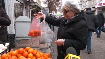 З Південної Африки, Італії та Туреччини: скільки коштують мандарини на ринку в Рівному З Південної Африки, Італії та Туреччини: скільки коштують мандарини на ринку в Рівному