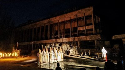 При світлі місяця та свічок. Франківський драмтеатр зіграв "Націю" у зоні відчуження При світлі місяця та свічок. Франківський драмтеатр зіграв "Націю" у зоні відчуження