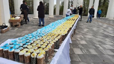 У Дніпрі створили прапор України із сотень пасок