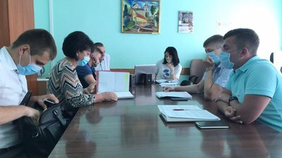 Під Луцькою міською радою протестують підприємці Центрального ринку Під Луцькою міською радою протестують підприємці Центрального ринку