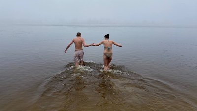 "Все відходить від душі та тіла". Православні віряни традиційно занурюються 19 січня в крижану воду "Все відходить від душі та тіла". Православні віряни традиційно занурюються 19 січня в крижану воду