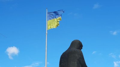 У Кропивницькому вітер пошкодив прапор на найвищому в регіоні флагштоці У Кропивницькому вітер пошкодив прапор на найвищому в регіоні флагштоці
