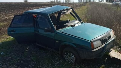 Біля селища на Харківщині зіштовхнулися два легковики: семеро людей травмувалися Біля селища на Харківщині зіштовхнулися два легковики: семеро людей травмувалися