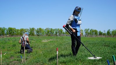 Демінери розміновують територію Харківської області