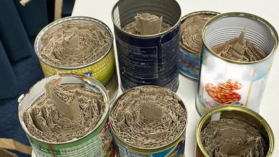 Окопні свічки та ляльки для ЗСУ. У Миколаєві організували дитячий майстер-клас Окопні свічки та ляльки для ЗСУ. У Миколаєві організували дитячий майстер-клас