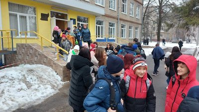 У Харкові перервали заняття школярів через повідомлення про замінування