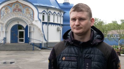 Головний інспектор ГУ ДСНС у Чернігівській області Євген Сердюк розповідає про перевірку церков перед Великоднем Головний інспектор ГУ ДСНС у Чернігівській області Євген Сердюк розповідає про перевірку церков перед Великоднем